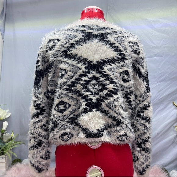 Crewneck
Cliche Aztec Sweaters - Picture 4 of 13